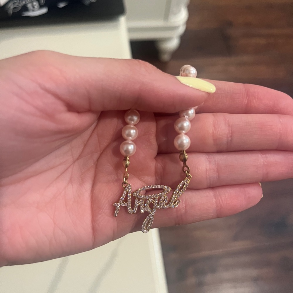 Elegant Pearl and Gold 'Angel' Necklace